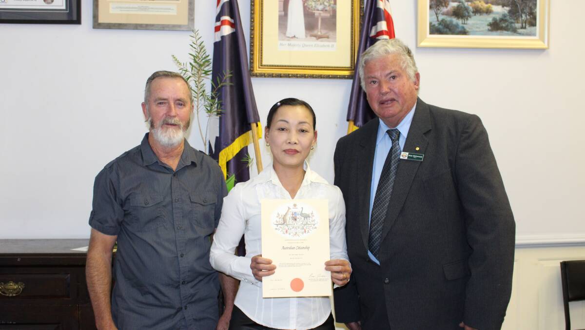 (L-R) Warren Munro, Thi Tuyet Hang Truong and Upper Lachlan Shire mayor Brian McCormack. Photo supplied
