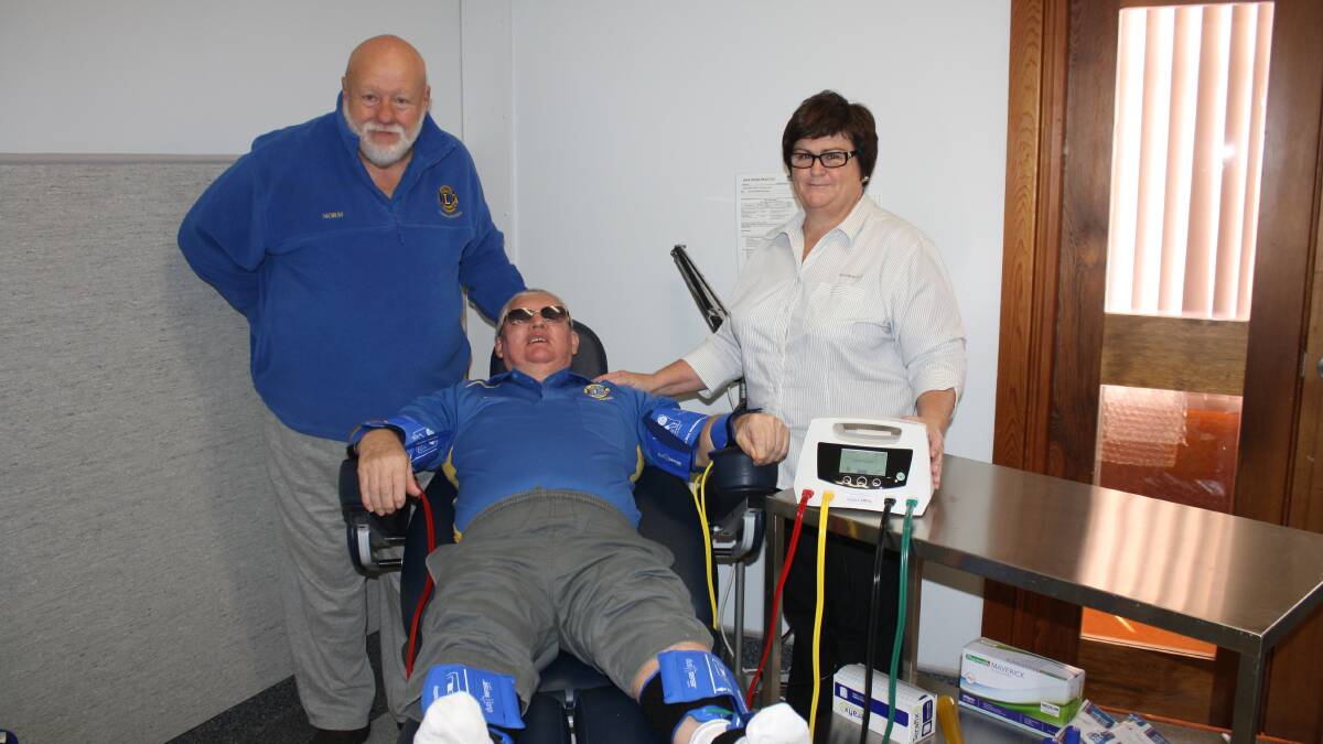 Norm Fountain from the Crookwell Lions Club with Mrs Liz Ikin (Crookwell Hospital clinical nurse specialists in wound care) watching over Mr Badgery ‘hooked up’ demonstrating the new machine.  