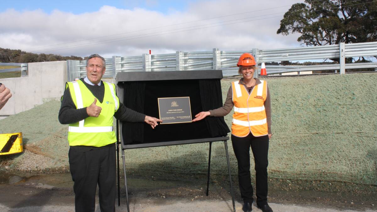 James Park Bridge gets the thumbs up from Minister for Roads and Freighy Duncan Gay and Member for Hume Katrina Hodgkinson at the recent opening.