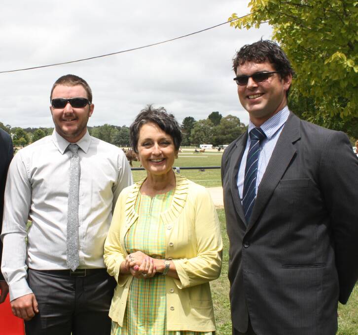 Member for Goulburn Pru Goward at the recent Crookwell Show taking time out to chat with two of the Nation Young Farmer Challenge team members Gearin Price and Scott Kensit. 
