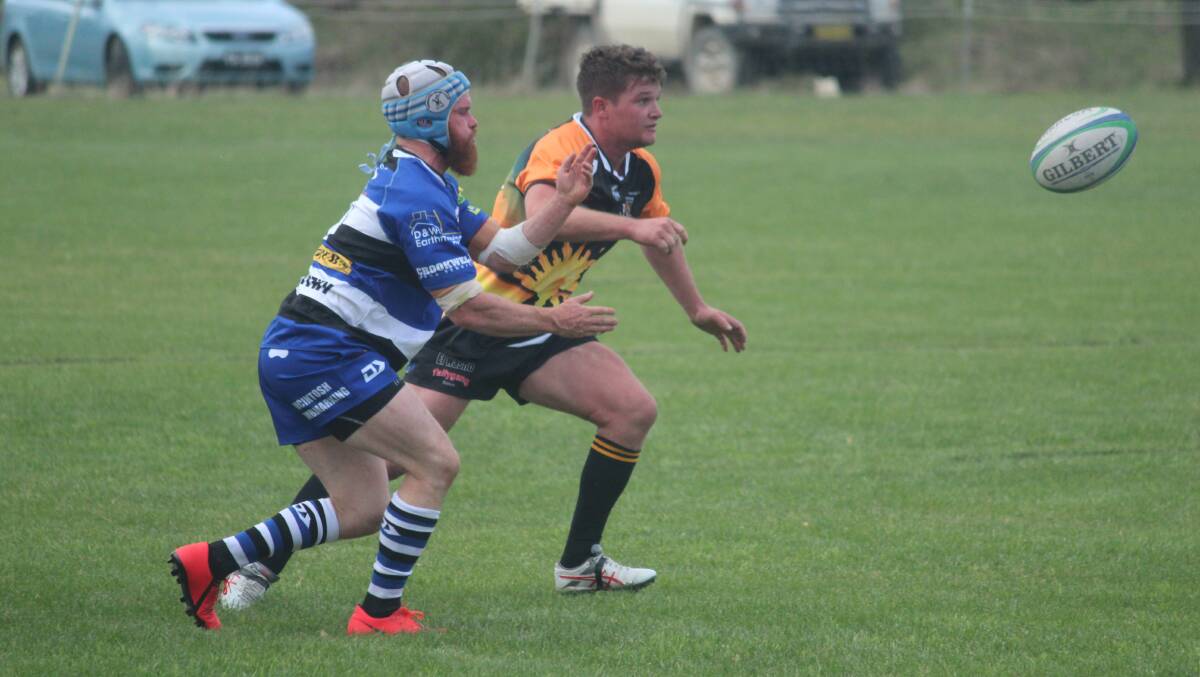 Pass the ball: Crookwell came closer to upsetting the Taralga Tigers than any other team has in 2019, going down by two points. Photo: Zac Lowe.