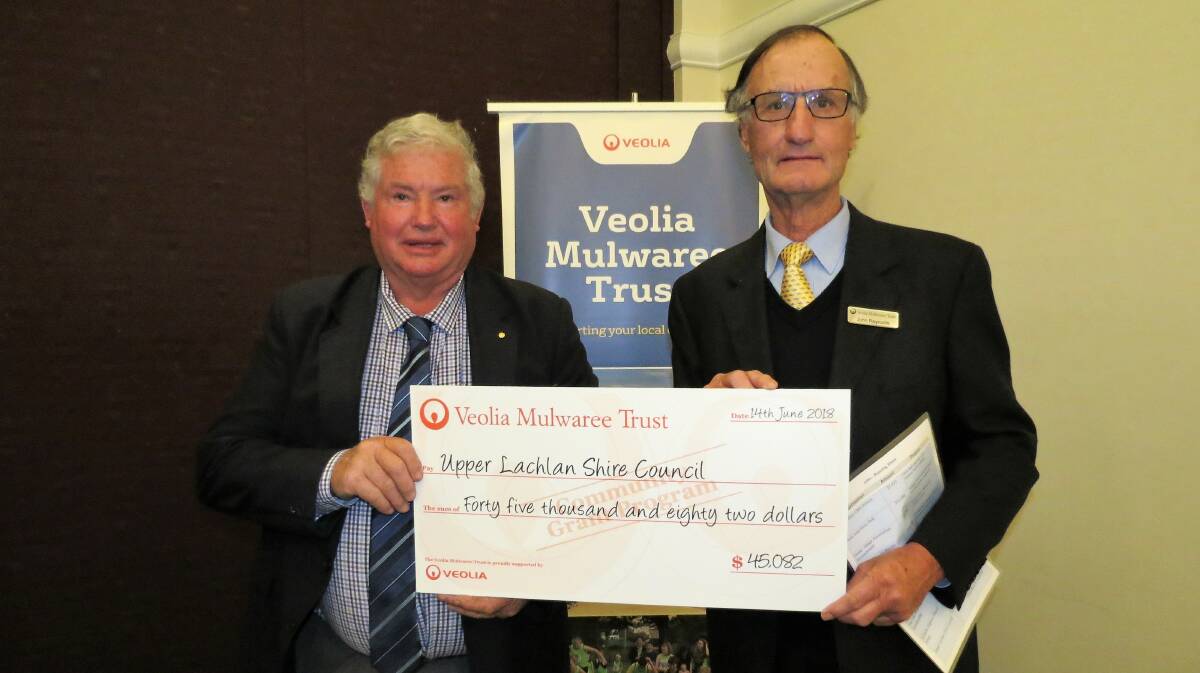 Mayor Brian McCormack accepts a cheque from Veolia Mulwaree trustee John Reynolds that will help fund a Clifton Park project. Photo supplied