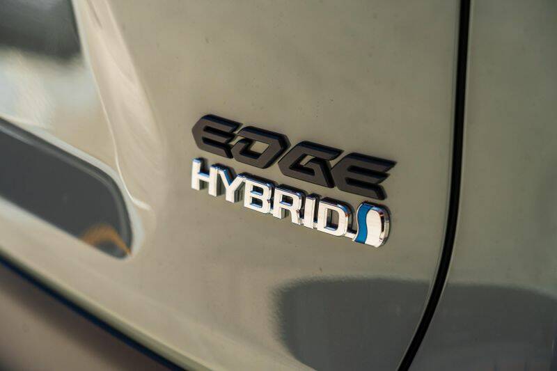 2024 Toyota RAV4 Hybrid v Honda CR-V e:HEV comparison