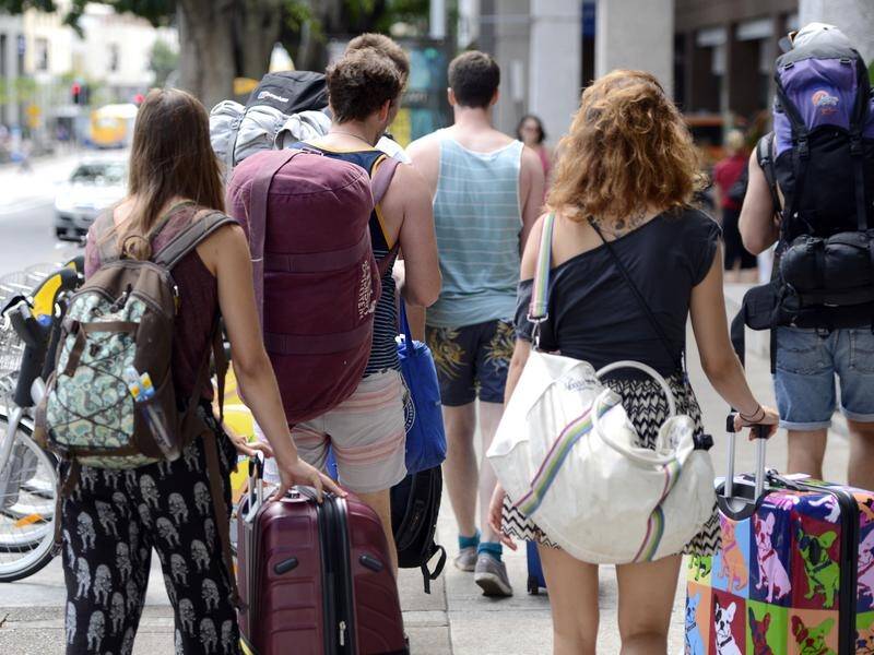 Farmers and tourism operators have urged the government to restart backpacker travel to Australia.
