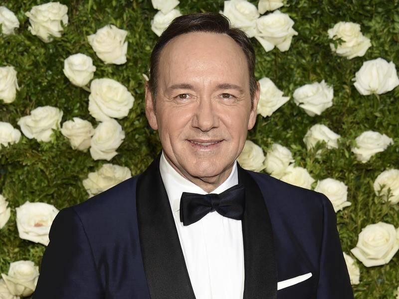 A judge has ruled that a man accusing Kevin Spacey of sexual abuse in the 80s must identify himself.